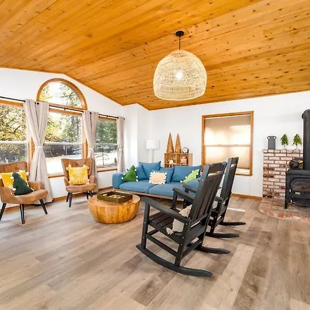 Lovely Home In Pollock Pines With Hot Tub